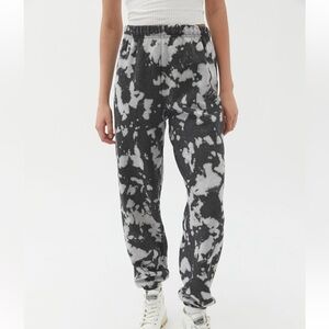 Urban Renewal Monochrome Tie-Dye
Sweatpant